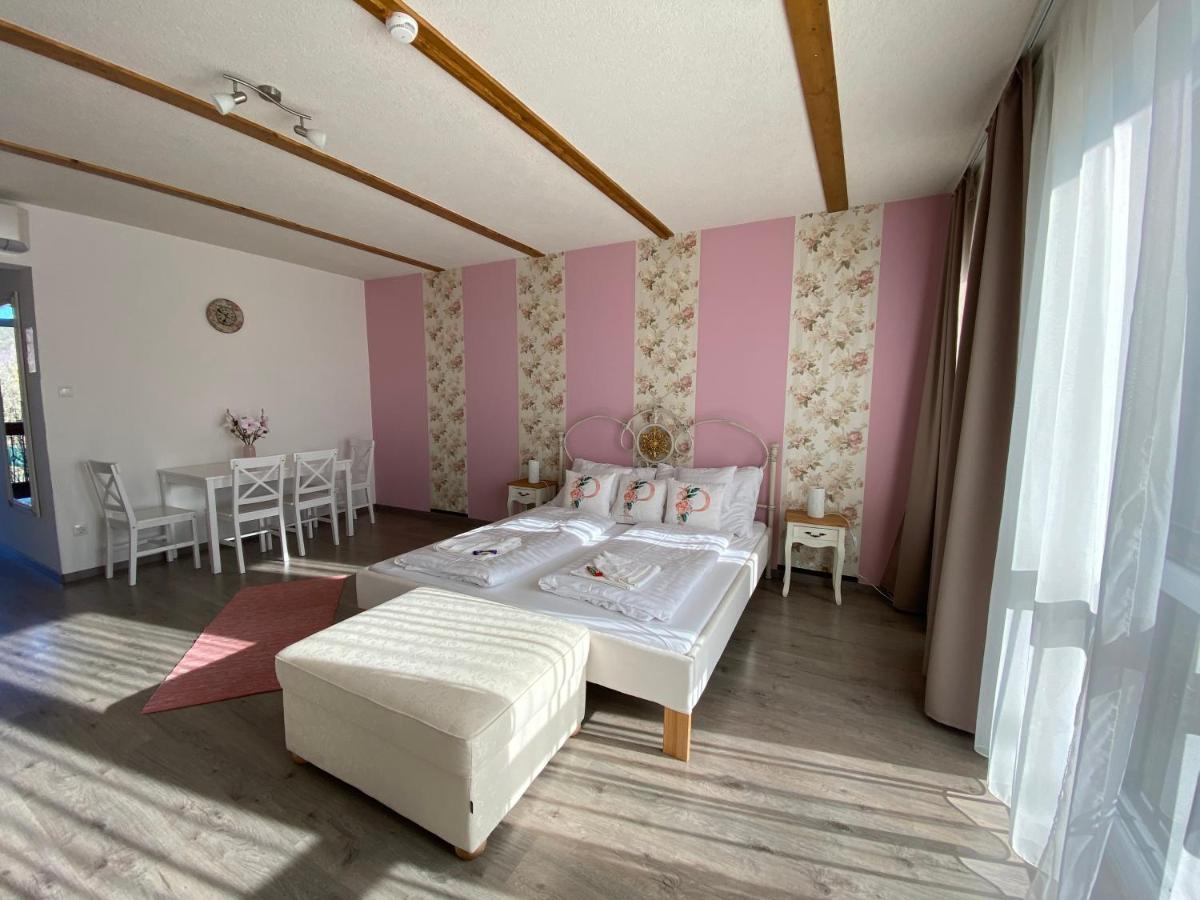 Platan Apartmanhaz บาลาตองโยรอค ภายนอก รูปภาพ