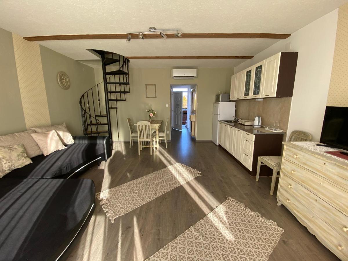 Platan Apartmanhaz บาลาตองโยรอค ภายนอก รูปภาพ