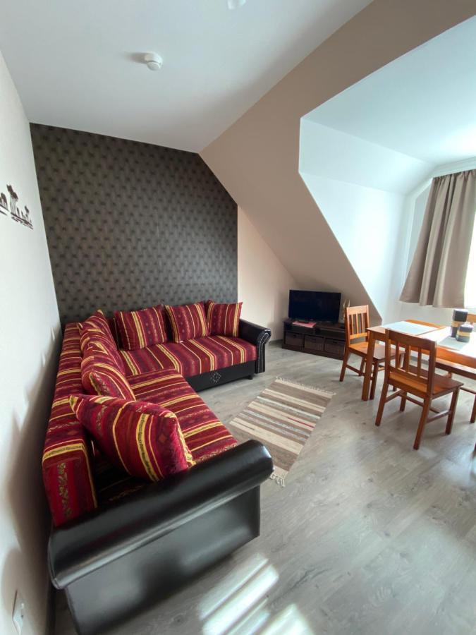 Platan Apartmanhaz บาลาตองโยรอค ภายนอก รูปภาพ