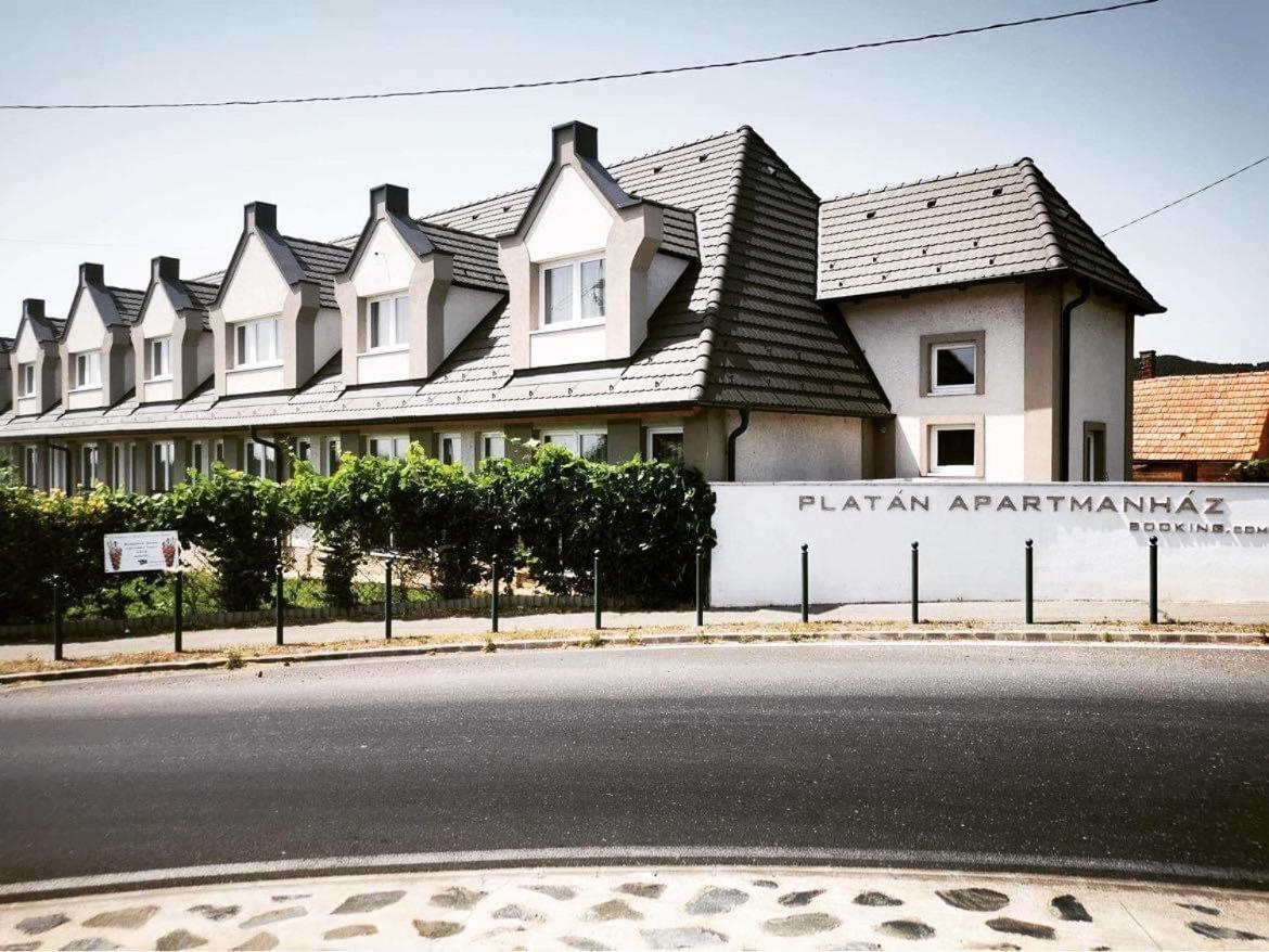 Platan Apartmanhaz บาลาตองโยรอค ภายนอก รูปภาพ